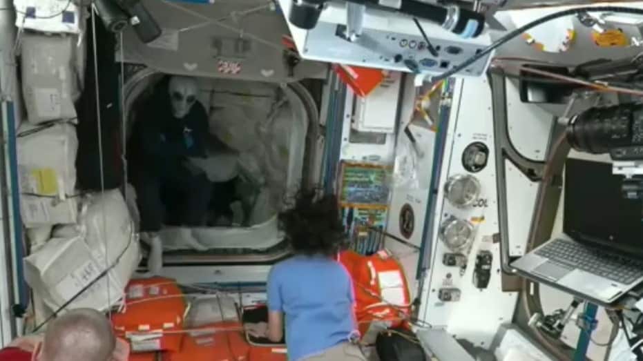 astronaut wearing an alien mask 2 obsc8j